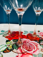 Load image into Gallery viewer, Set o 4 o wydrau gwin Luminarc Ffrengig Vintage gyda choesau rhuddliw / Set of 4 Luminarc French wine glasses with rose coloured stem
