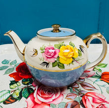 Load image into Gallery viewer, Tebot rhosod Sadler o 1930-50 / Sadler roses teapot from 1930-50
