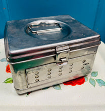 Load image into Gallery viewer, Bocs Stainles Steel Hynafol oedd yn diheintio menyg llawfeddyg o’r enw O.V.Jones o’r hen Ysbyty St David’s, Bangor / Antique Stainless Steel medical glove disinfection box that was owned by a Sergeon called O.V.Jones, St David’s Hospital, Bangor
