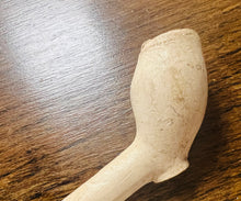 Load image into Gallery viewer, Pîb clai Hynafol o’r 19fed Ganrif / Antique clay pipe from the 19th Century
