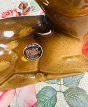 Load image into Gallery viewer, Ffigwr carw Kitsch mawr Dutchy Pottery o ganol y ganrif diwethaf / Mid Century Kitsch large Dutchy Pottery fawn figure
