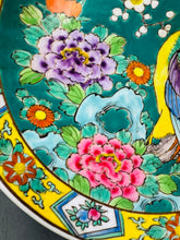 Load image into Gallery viewer, Plât Siapaneaidd Vintage mawr gyda paun wedi’i beintio â llaw / Large Hand Painted Vintage Japanese Peacock Plate
