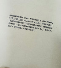 Load image into Gallery viewer, Argraffiad Cyntaf o Lyfr clawr caled ‘Y Tylwyth Teg’ gan Hugh Evans o 1935 gyda arluniaeth gan T.J. Bond / First Edition of ‘Y Tylwyth Teg’ hardback book by Hugh Evans from 1935 with drawings by T.J. Bond
