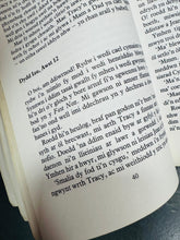 Load image into Gallery viewer, Nofel ‘Dydy pethau’n gwella dim!’ gan Gwenno Hywyn o 1988 / ‘Dydy pethau’n gwella dim!’ novel by Gwenno Hywyn from 1988
