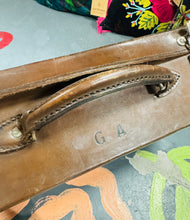 Load image into Gallery viewer, Cês lledr brown Vintage gyda sticeri trafeilio / Vintage brown leather case with travelling stickers
