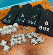 Load image into Gallery viewer, Casgliad o ‘lapels’, botymau a bathodynau Constabulary Heddlu De Cymru / Collection of South Wales Constabulary lapels, buttons and badges
