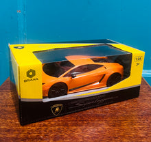 Load image into Gallery viewer, Tegan Lamborghini Gallardo Superleggera oren newydd sbon yn ei focs / Brand new Lamborghini Gallardo Superleggera orange toy in box
