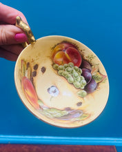 Load image into Gallery viewer, Cwpan Ainsley ffrwythau Vintage 24 carat / Vintage 24 carat gold Ainsley fruit cup
