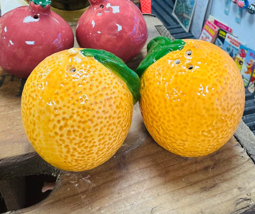 Potiau halen a pupur seramig siâp Oren / Orange shaped ceramic salt and pepper pots