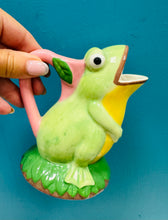 Load image into Gallery viewer, Jwg llefrith siâp llyfant / Frog shaped milk jug
