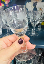 Load image into Gallery viewer, Set o 6 wydrau sherry Vintage wedi eu ysgythru / Set of 6 of Vintage etched sherry glasses
