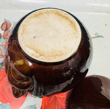 Load image into Gallery viewer, Pot nionyn picl wyneb trist Retro o’r 70au / Retro sad face pickled onion pot from the 70s
