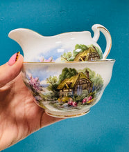 Load image into Gallery viewer, Set llestri te tsieina Vintage ‘Royal Vale’ ‘English Cottage’ cyflawn a phrin o’r 1950au / Rare Vintage ‘Royal Vale’ ‘English Cottage’ complete china tea set from the 1950s
