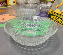 Load image into Gallery viewer, Bowlen Treiffl Wydr Vintage / Vintage Glass Trifle Bowl
