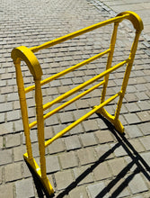Load image into Gallery viewer, Rail dal towel pren melyn llachar Vintage / Vintage bright yellow wooden freestanding towel rail
