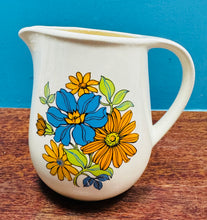 Load image into Gallery viewer, Jwg llefrith blodeuog glas ac oren Faianta Sighisorara Retro / Retro Faianta Sighisorara blue and orange floral milk jug
