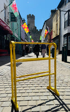 Load image into Gallery viewer, Rail dal towel pren melyn llachar Vintage / Vintage bright yellow wooden freestanding towel rail
