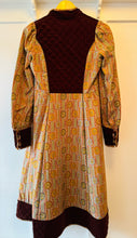 Load image into Gallery viewer, Ffrog Midi Vintage AnnaBelinda prin o’r 70au mewn cyflwr ardderchog / Rare Vintage AnnaBelinda Midi Dress from the 70s in perfect condition
