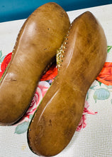 Load image into Gallery viewer, Pâr o slipars Pasomia Twrceg traddodiadol Vintage / Vintage pair of traditional Turkish Pasomia slippers
