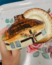 Load image into Gallery viewer, Dysgl menyn Burlington Ware hirgrwn Vintage o’r 30au / Vintage oblong Burlington Ware butter dish from the 30s
