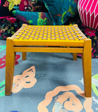 Load image into Gallery viewer, Stôl droed Vintage ffrâm bren a rattan oren a brown wedi’i wehyddu o ganol y ganrif ddiwethaf / Vintage orange and brown Mid Century rattan woven wooden framed footstool

