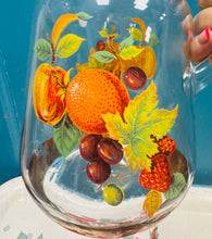 Load image into Gallery viewer, Set o 6 gwydr a jwg ffrwythau Retro Luminarc Ffrengig / Set of French Luminarc Retro fruit 6 tumblers and matching jug

