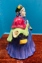 Load image into Gallery viewer, Tebot mawr Hen ddyns Fictorianaidd Tony Wood Hynafol / Antique Tony Wood Victorian old Lady large teapot
