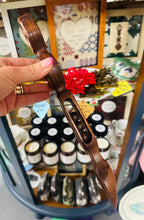 Load image into Gallery viewer, Llwy Garu Gymreig 3 pêl wedi’i wneud â llaw / Handmade 3 ball Welsh Love Spoon
