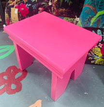 Load image into Gallery viewer, Stôl droed Vintage wedi ei pheintio yn binc / Pink painted Vintage foot stool
