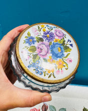 Load image into Gallery viewer, Set ystafell wely gwydr a blodeuog o ganol y ganrif ddiwethaf / Mid Century glass and floral bedroom set

