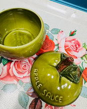 Load image into Gallery viewer, Pot saws afal gyda wyneb Retro Sylvac / Retro Sylvac apple sauce with a face pot
