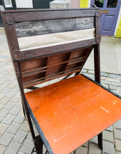 Load image into Gallery viewer, Bwrdd du Edwardaidd yn troi'n ddesg plentyn, gyda bwrdd efo 20 o ddelweddau yn sgrolio / Edwardian child’s drawing black board converting into a desk, with a scrolling picture board with 20 images
