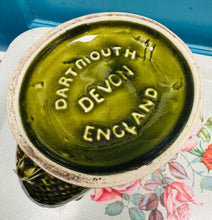 Load image into Gallery viewer, Jwg Pysgodyn Gluggle Retro gwyrdd gwreiddiol gan Crochendy Dartmouth Devon / Original Retro Dartmouth Devon Pottery green Gluggle Fish jug
