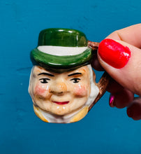 Load image into Gallery viewer, Mwg Toby fechan bach Vintage Artone / Vintage minature Artone Toby mug
