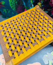 Load image into Gallery viewer, Stôl droed Vintage ffrâm bren a rattan oren a brown wedi’i wehyddu o ganol y ganrif ddiwethaf / Vintage orange and brown Mid Century rattan woven wooden framed footstool
