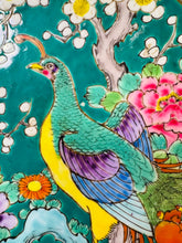 Load image into Gallery viewer, Plât Siapaneaidd Vintage mawr gyda paun wedi’i beintio â llaw / Large Hand Painted Vintage Japanese Peacock Plate
