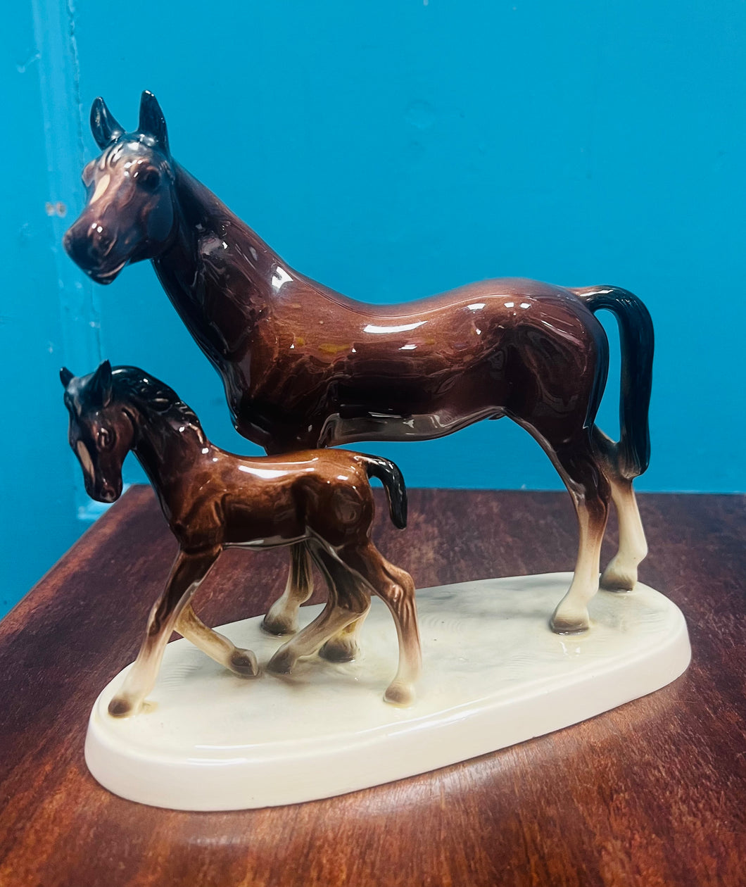 Ffigwr seramig Almeinig Hertwig ceffyl ac ebol Vintage o’r 60au / Vintage 1960s Hertwig German horse and foal figurine