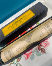 Load image into Gallery viewer, Rholyn piano awtomatig Duo-Art a Pianola Hynafol yn ei focs storio du gwreiddiol / Antique Duo-Art and Pianola player piano roll inside the original black storage box
