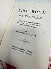Load image into Gallery viewer, Llyfr ‘A Bird Book for the Pocket’ gan Edmund Sandars o 1943 / ‘A Bird Book for the Pocket’ by Edmund Sandars from 1943
