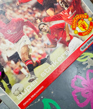 Load image into Gallery viewer, Jigsô 500 darn Clwb Peldroed Manchester United - Super Strikers 2001 / Manchester United Football Club - Super Strikers 2001 500 piece Jigsaw puzzle
