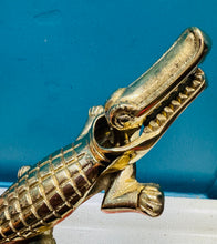Load image into Gallery viewer, Malwr cnau brass siâp Crocodeil / Brass Crocodile nutcracker
