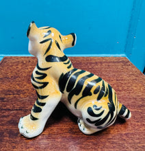 Load image into Gallery viewer, Cenaew teigr seramig Vintage / Vintage ceramic tiger cub
