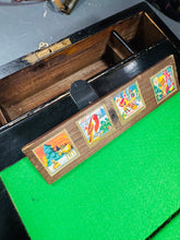 Load image into Gallery viewer, Llethr ysgrifennu Hynafol Fictoraidd pren walnut a brass gyda’r goriad gwreiddiol a storfa / Antique Victorian walnut and brass writing slope with original key and storage
