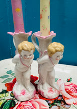 Load image into Gallery viewer, Pâr o ganhwyllbrenau seramig Ceriwbiaid Fictoraidd / Pair of ceramic Victorian Cherub candlesticks
