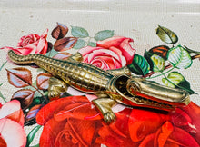 Load image into Gallery viewer, Malwr cnau brass siâp Crocodeil / Brass Crocodile nutcracker
