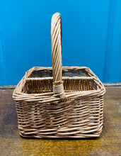 Load image into Gallery viewer, Basged wicker fechan Vintage gyda phedwar adran / Vintage small wicker basket with four compartments
