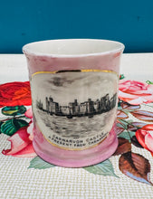 Load image into Gallery viewer, Cwpan china Hynafol binc ‘A Present from Caernarvon’ / Antique ‘A Present from Caernarvon’ pink china cup
