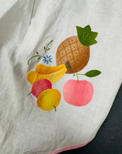 Load image into Gallery viewer, Ffedog Hanner Vintage Retro linen ffrwythau wedi eu gwnio â llaw yn y 60au / Vintage Retro linen hand sewn fruit half apron from the 60s
