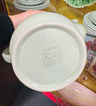 Load image into Gallery viewer, Pot Coffi Vintage Beryl Ware Woods lliw mint o’r 40au / Vintage Beryl Ware Woods mint coloured Coffee Pot from the 40s
