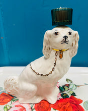 Load image into Gallery viewer, Spaniel Staffordshire Hynafol gyda tealight gwydr gwyrdd ar ei ben / Antique Staffordshire Spaniel with a green glass tealight on top
